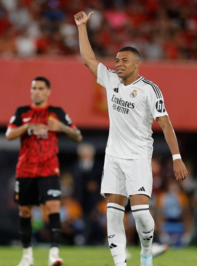 姆巴佩在TL比赛中战术调整，出色发挥引发热议！气势如虹延续(姆巴佩技术分析)-爱游戏官网