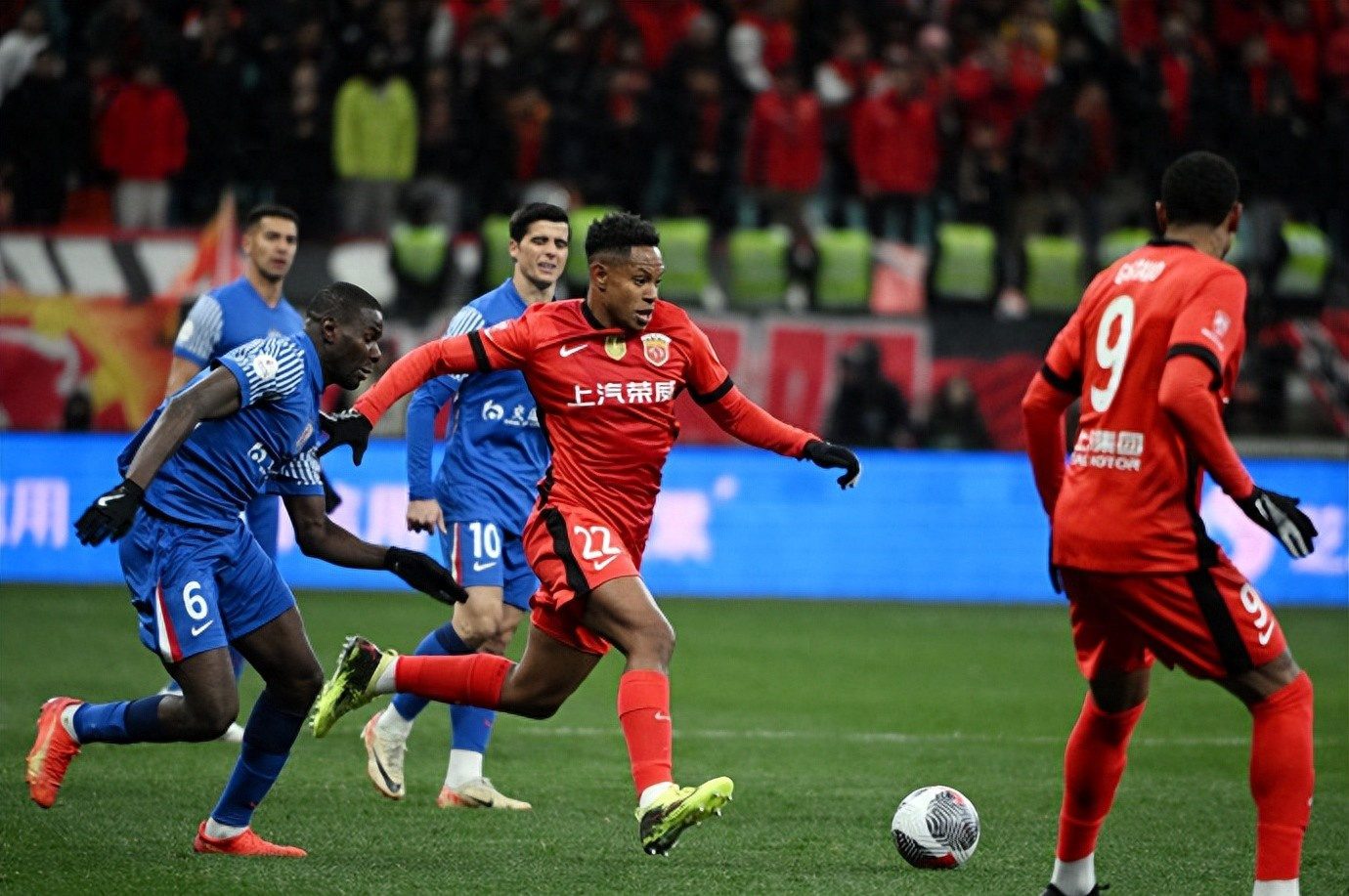 关于国王杯赛程吃紧，上海海港清晨战术微调，信心回归，训练强度明显提升的信息-ayx